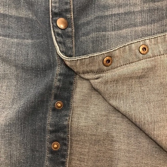 Abercrombie & Fitch Mini Frayed Hem Snaps Skirt  Size 29 - Picture 4 of 9